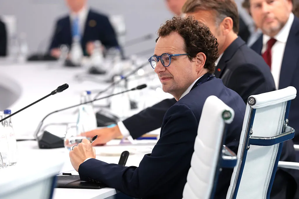 AI leaders debate safety and control strategies