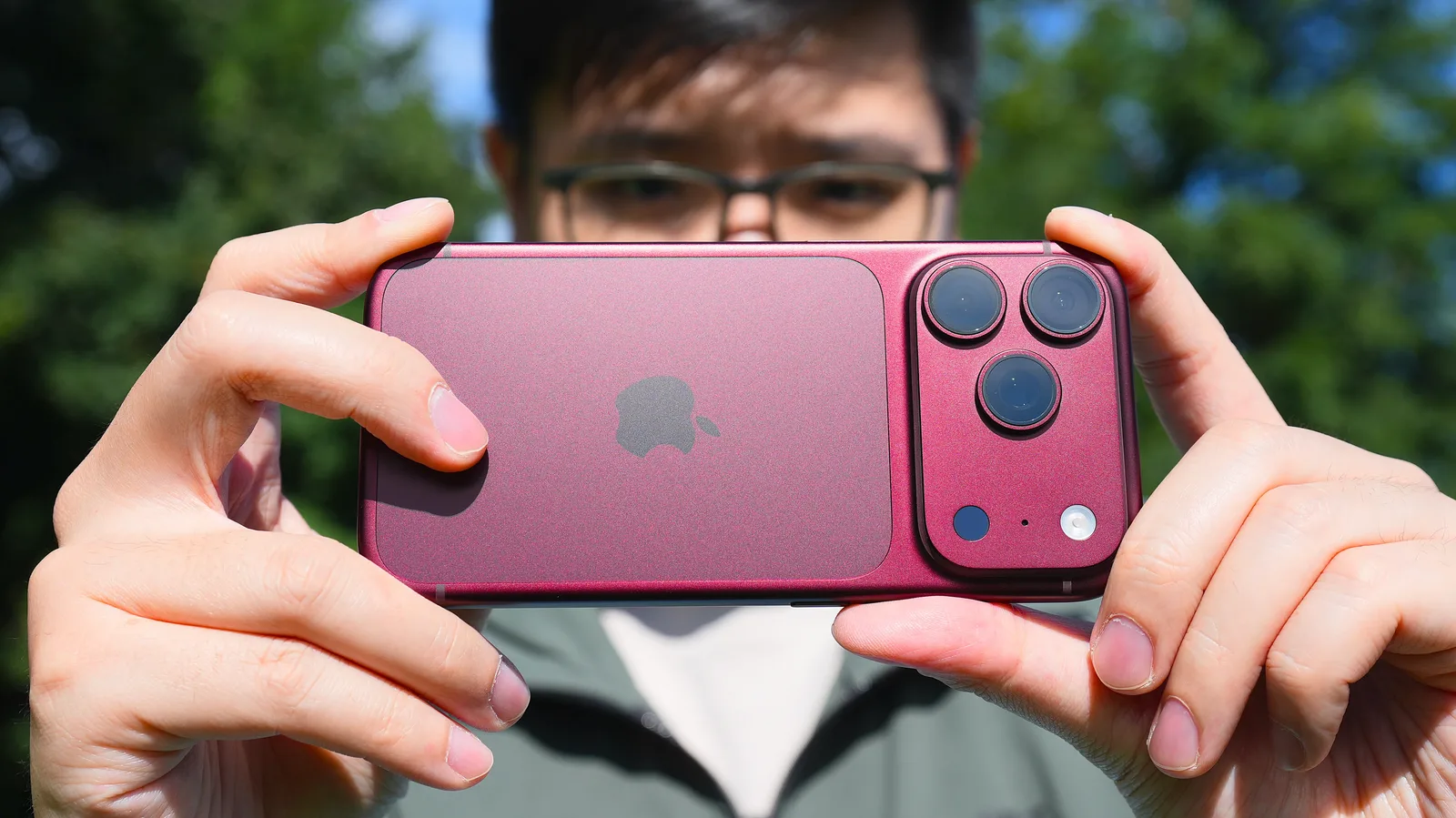 Apple iOS 27.2 Adds Siri Memory and Dual Camera FaceTime